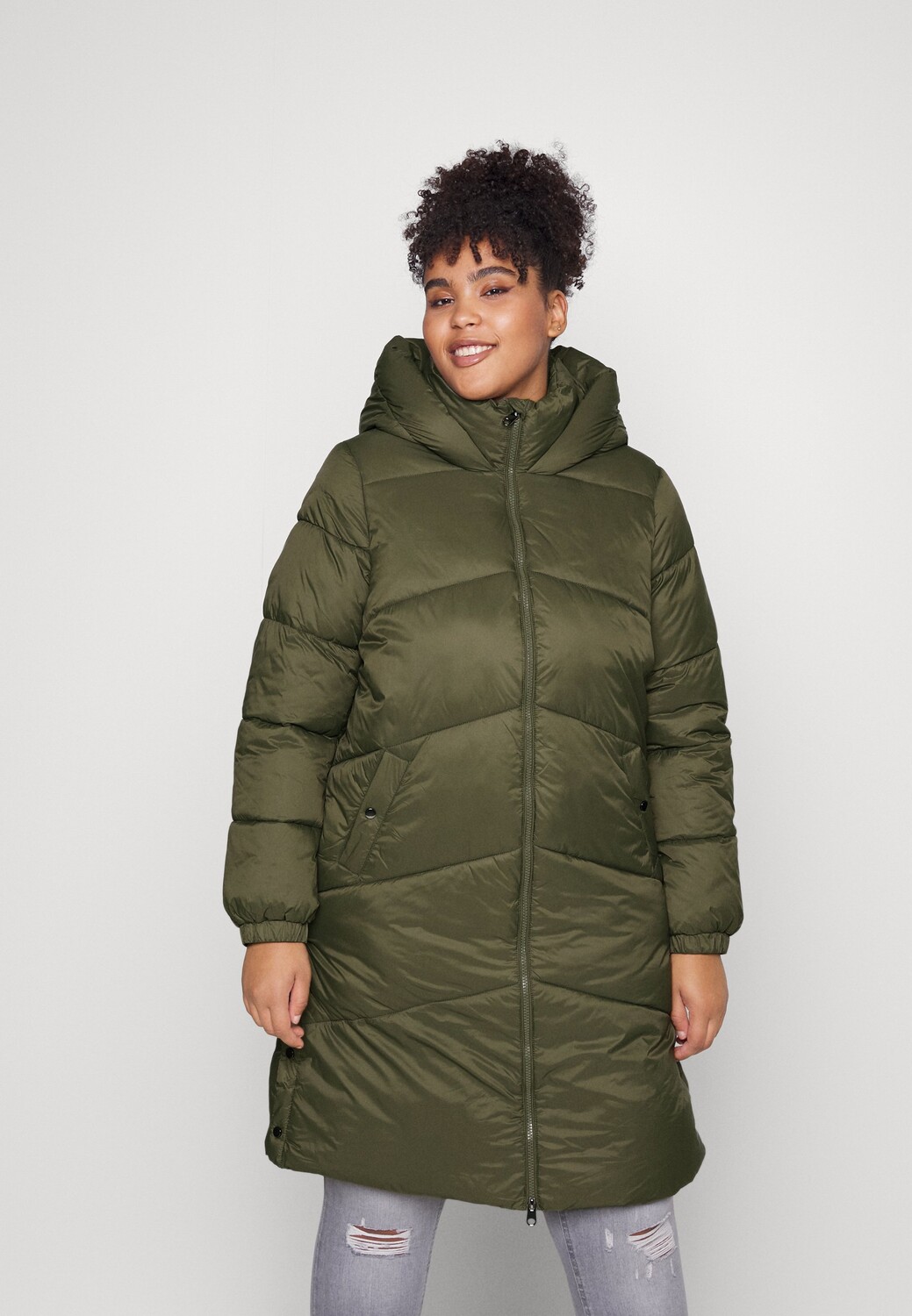 

Пальто Vero Moda Curve, зеленый