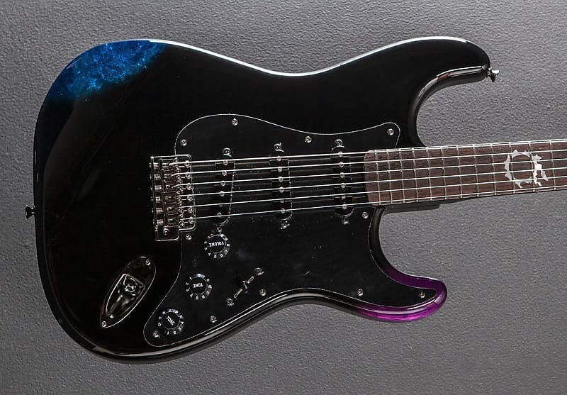 

Final Fantasy XIV Stratocaster — черный Fender Final Fantasy XIV Stratocaster -