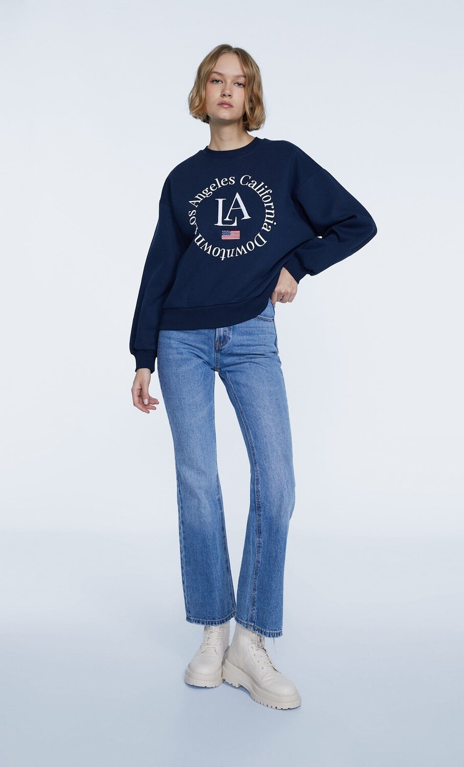 

Толстовка оверсайз с вышивкой Stradivarius