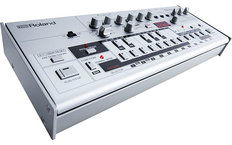 

Roland TB-03 Bass Line: классический звук TB-303 у вас на ладони