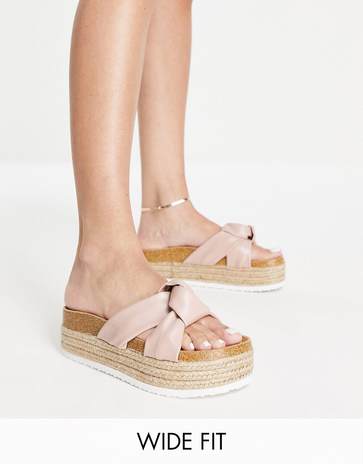

Бежевые сандалии на плоской платформе с узлом и завязками ASOS DESIGN Wide Fit Teegan