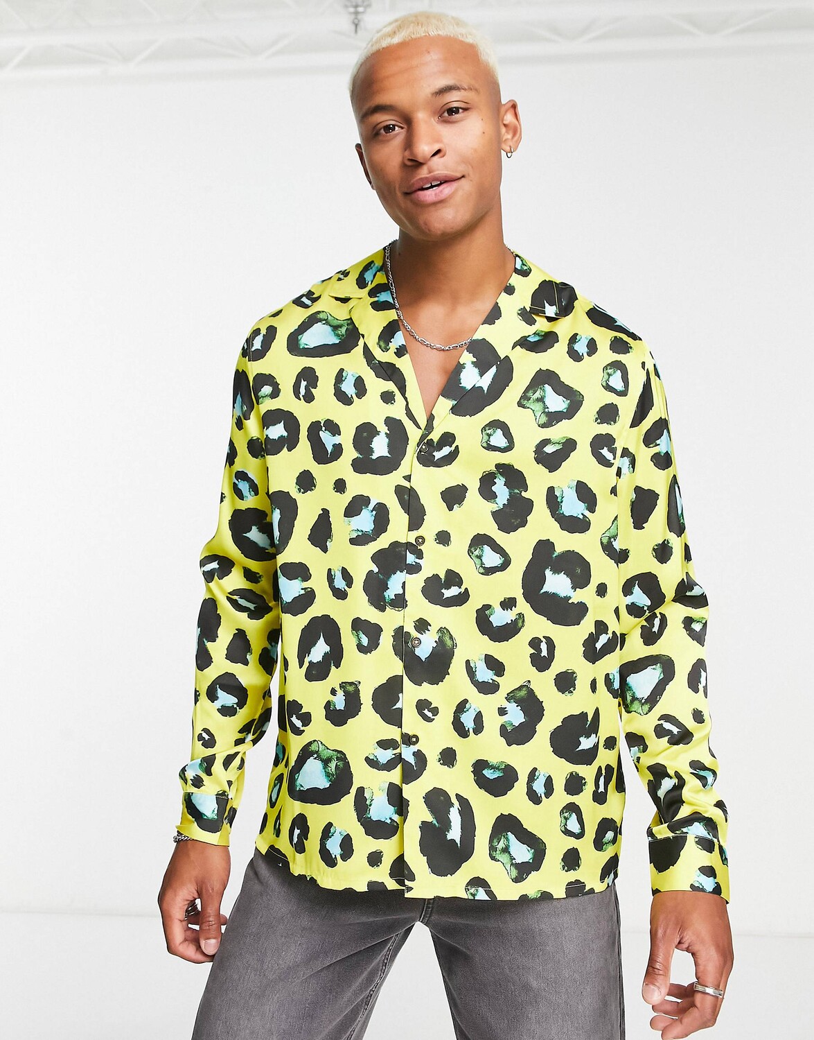 

Непринужденная атласная рубашка с ярким леопардовым принтом ASOS DESIGN