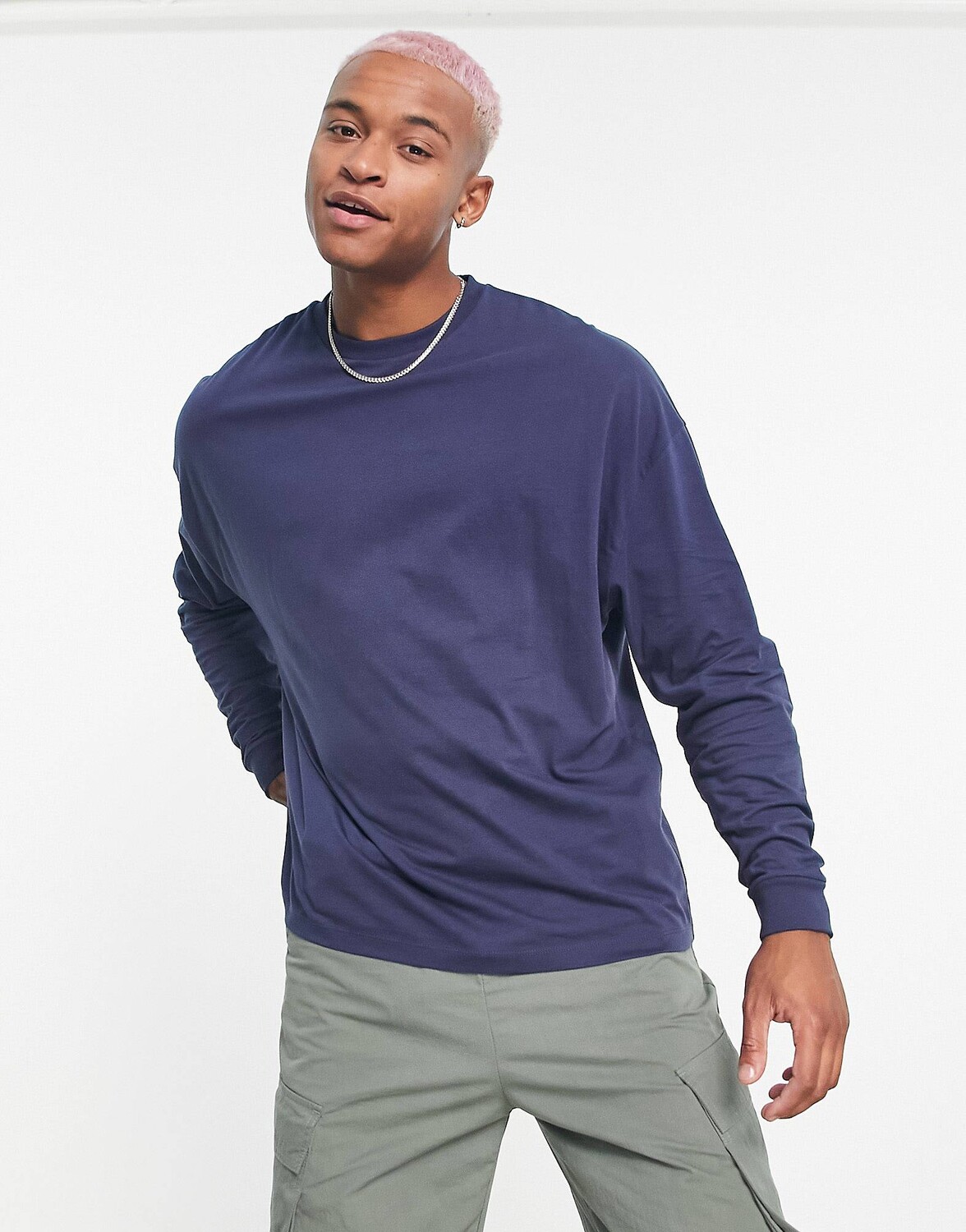 

Темно-синяя футболка оверсайз с длинными рукавами ASOS DESIGN, Синий