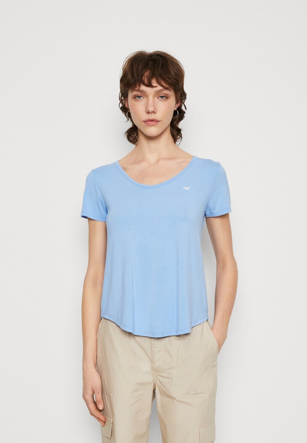 

Базовая футболка Hollister Co.