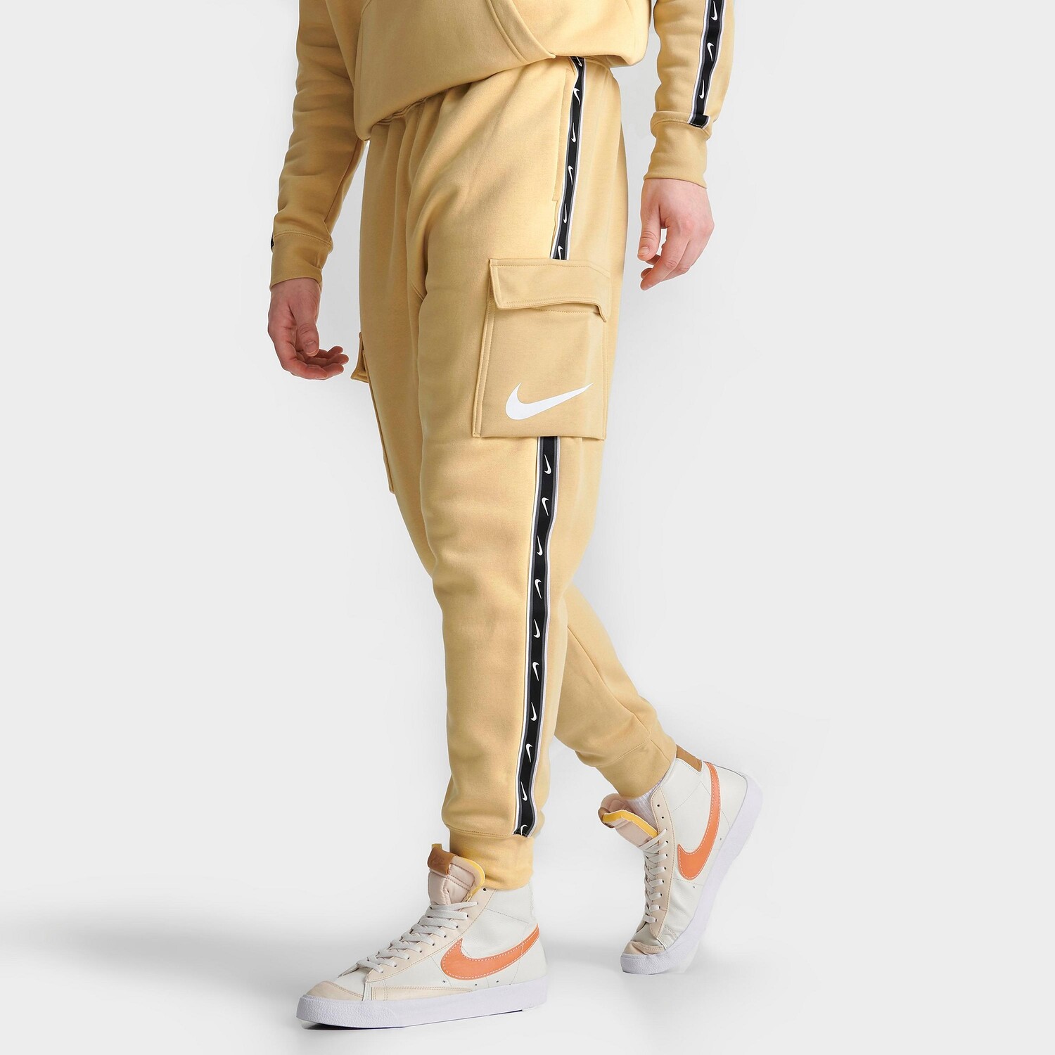 

Флисовые брюки-джоггеры Nike Sportswear с повторяющейся тесьмой, бежевый