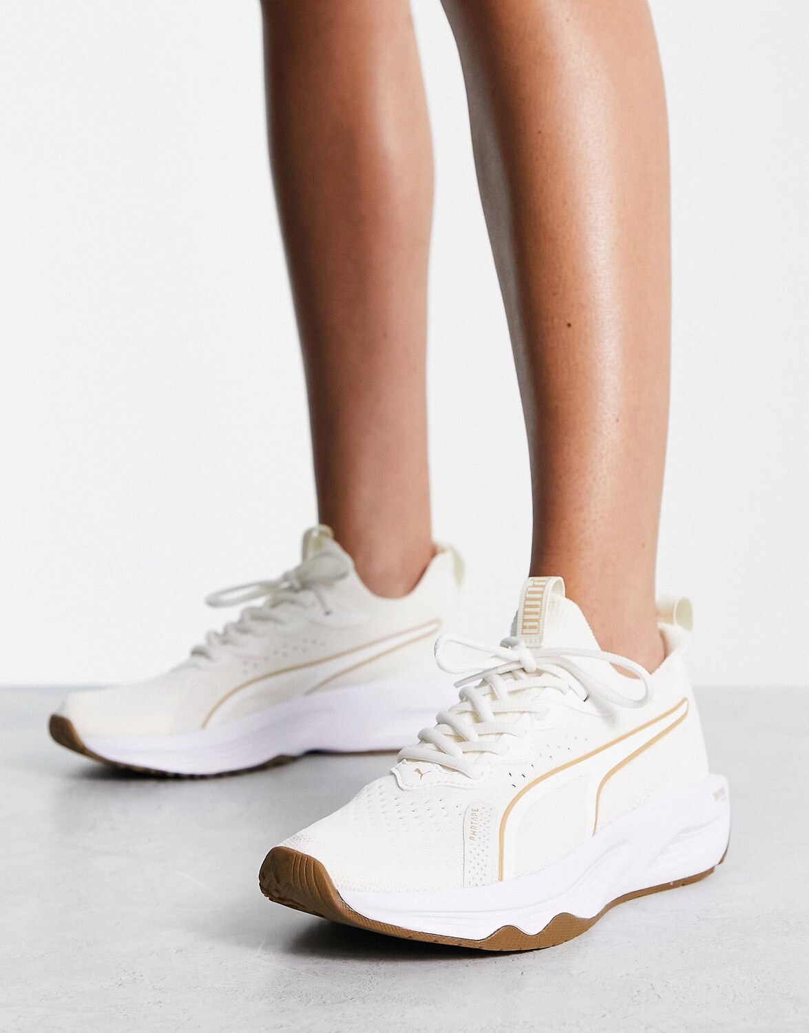 

Белые кроссовки Puma Nitro Luxe