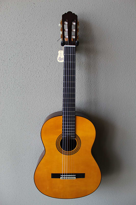 Абсолютно новая классическая гитара с нейлоновыми струнами Yamaha GC22S в мягком футляре цена и фото