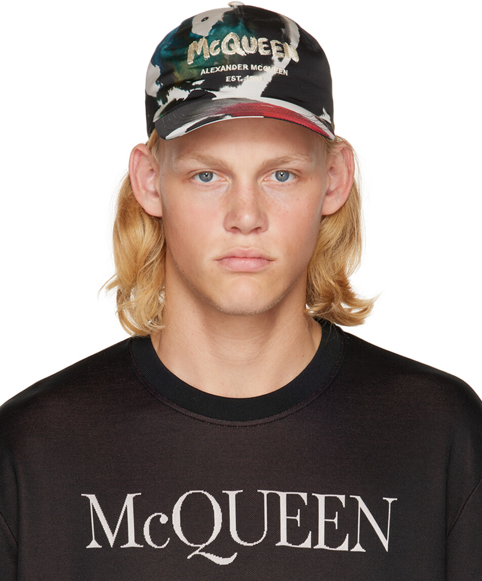 

Черная акварельная кепка с граффити Alexander McQueen