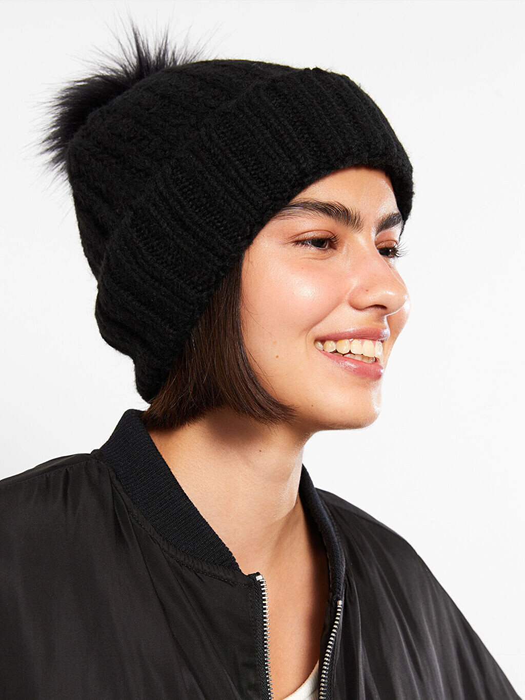 

Плюшевые женские шапочки с помпонами LCW Accessories