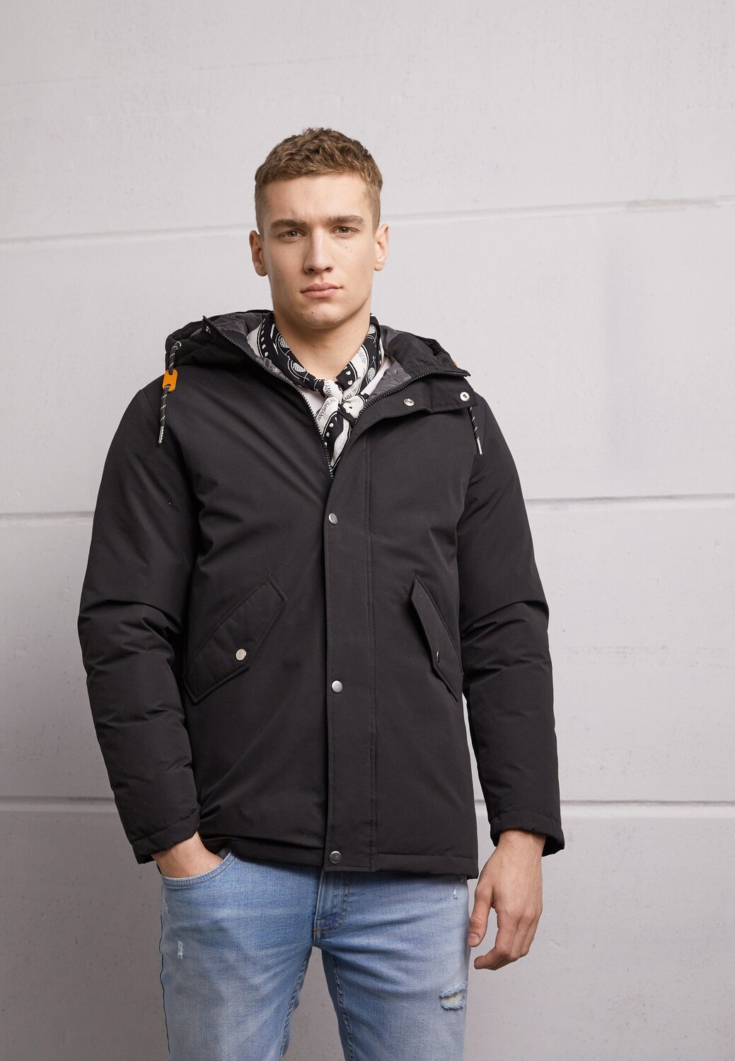 

Пальто зимнее Jack & Jones, черный