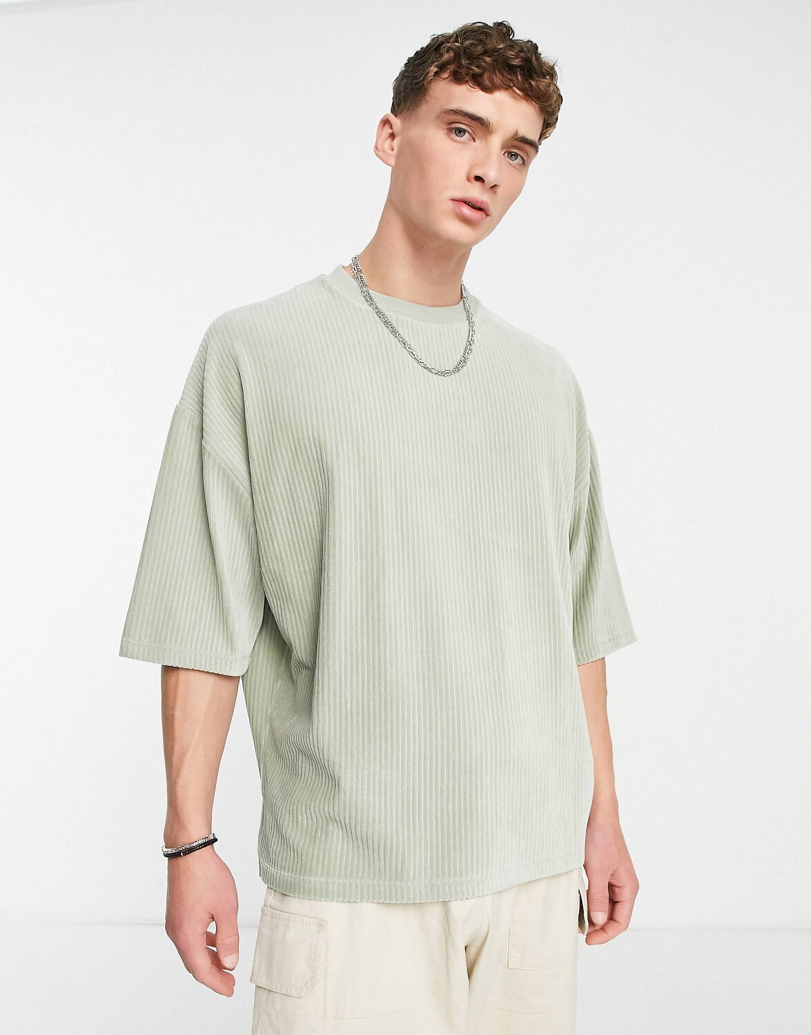 

Светло-зеленая велюровая футболка оверсайз в рубчик ASOS DESIGN