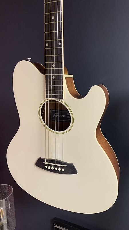 

Акустическая гитара Ibanez TCY10E-IVH Ivory High Gloss