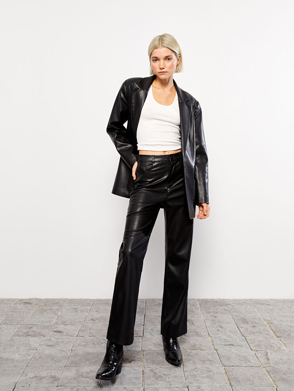 

Кожаные женские брюки стандартного кроя LCW Casual, Черный