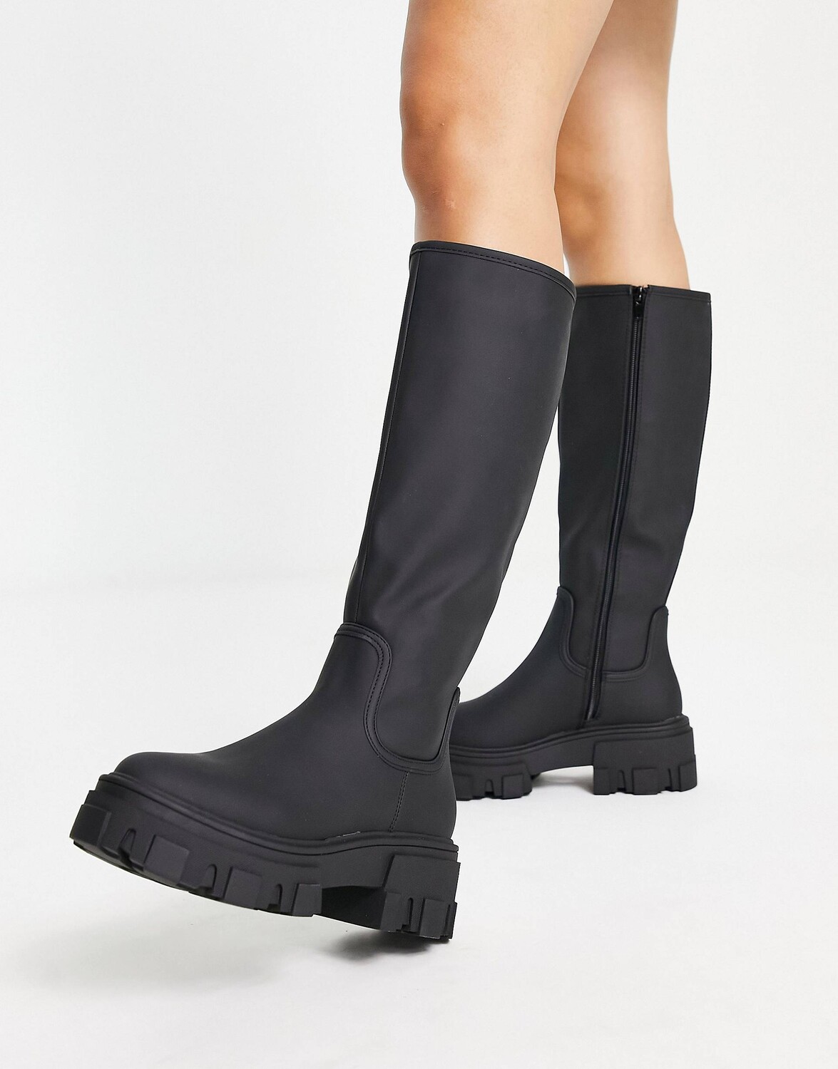 

Массивные сапоги на плоской подошве ASOS DESIGN Carla, черный