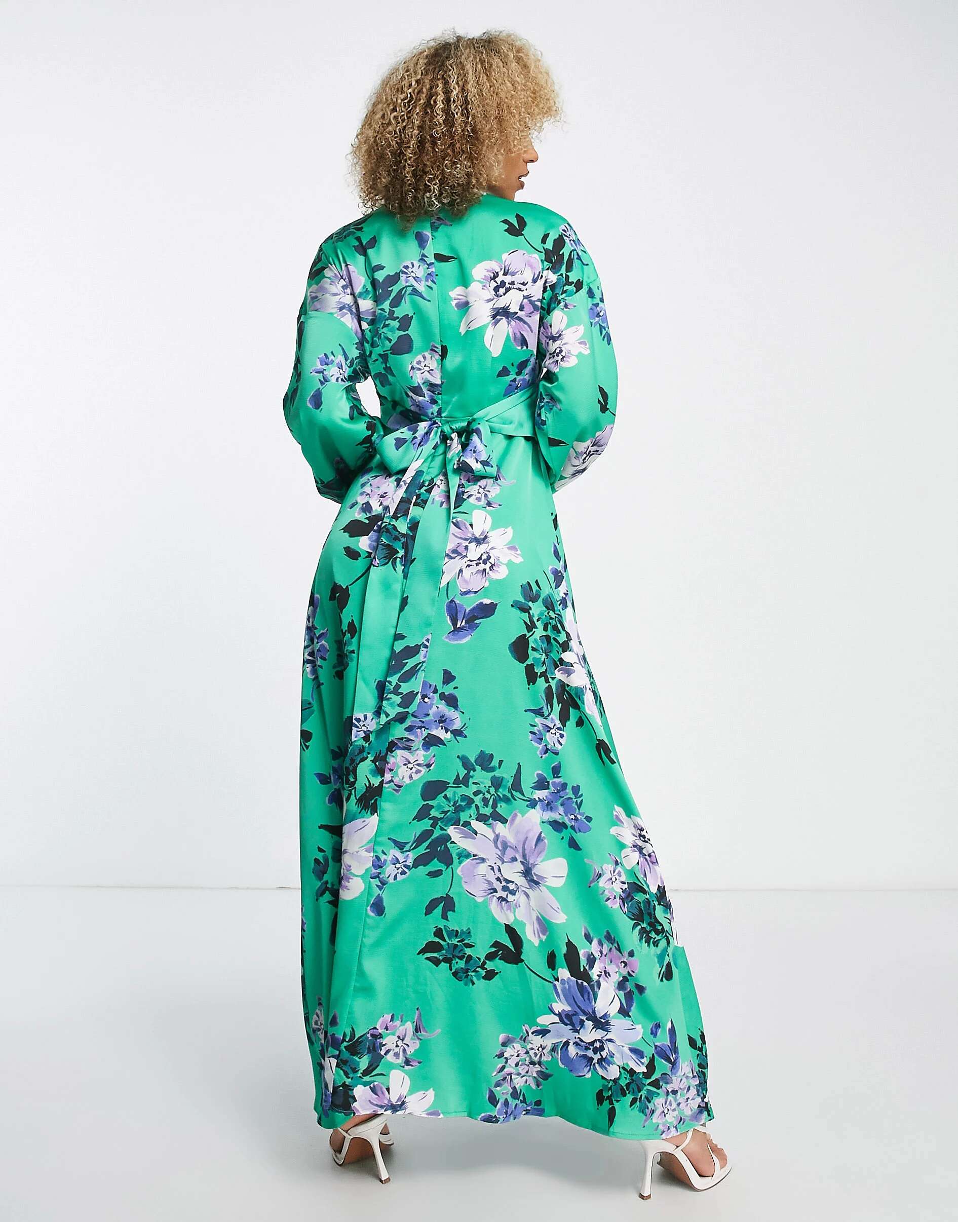 Платье макси из ликерного атласа с запахом и длинными рукавами зеленого цвета с цветочным принтом Liquorish фото