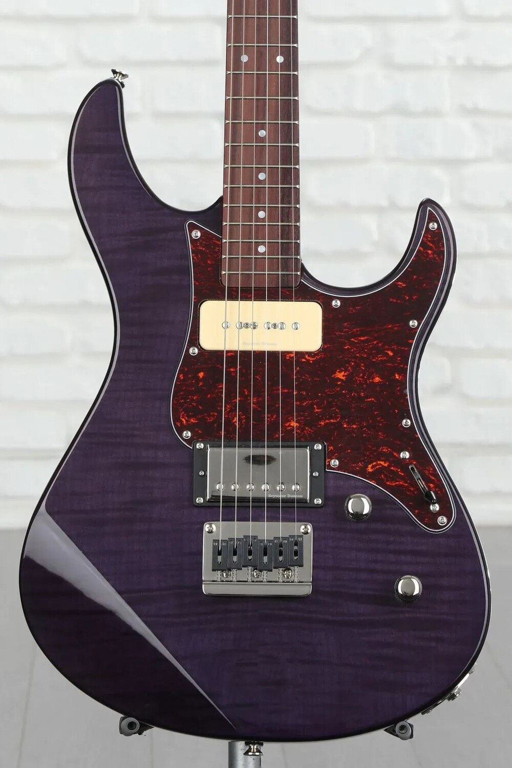 

Yamaha PAC611HFM Pacifica — полупрозрачный фиолетовый