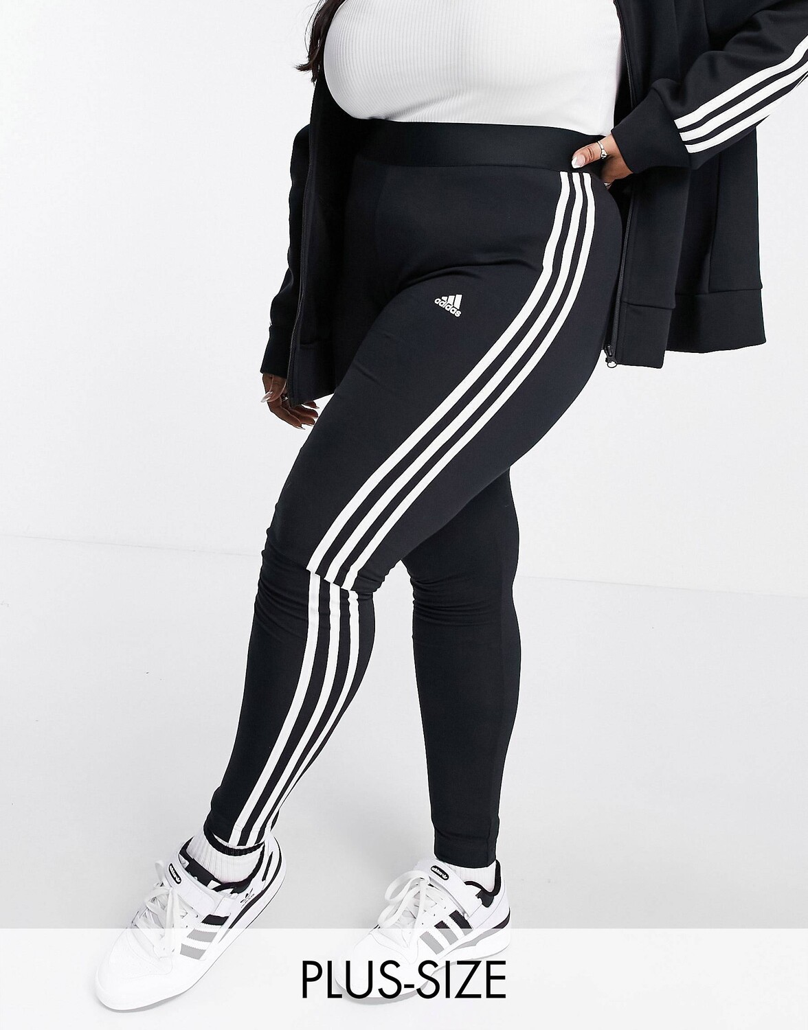 

Черные леггинсы с тремя полосками adidas Sportswear Plus Essential, Черный