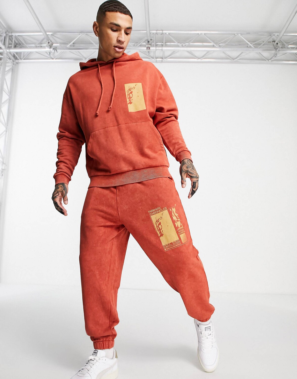 

Коричневые джоггеры оверсайз с классическим римским принтом ASOS DESIGN co-ord