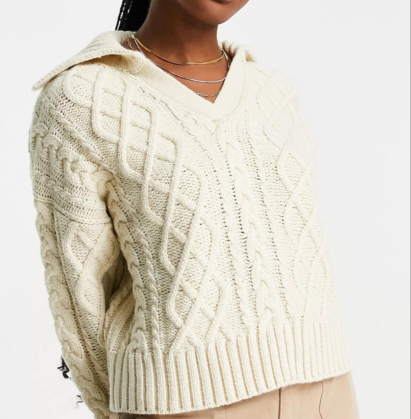 

Вязаный джемпер Pull&Bear с отделкой поло и косами, молочный