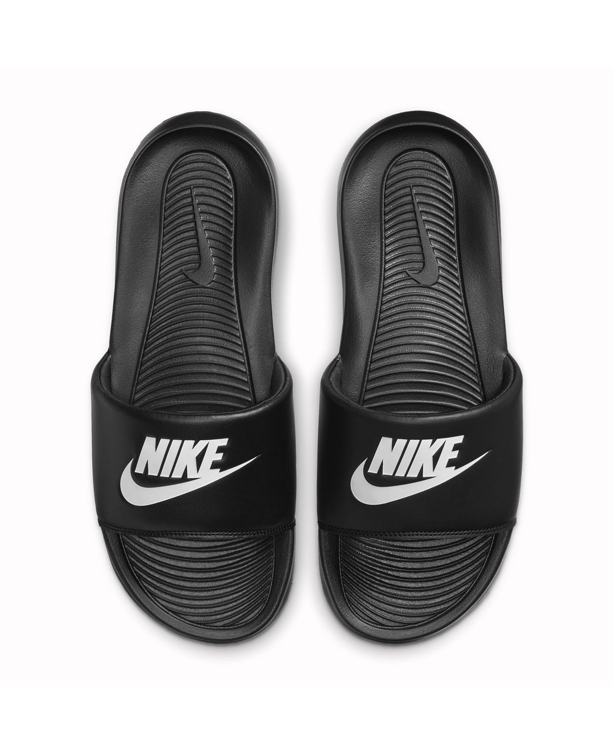 цена Мужские сандалии victori one slide от finish line Nike, черно-белый