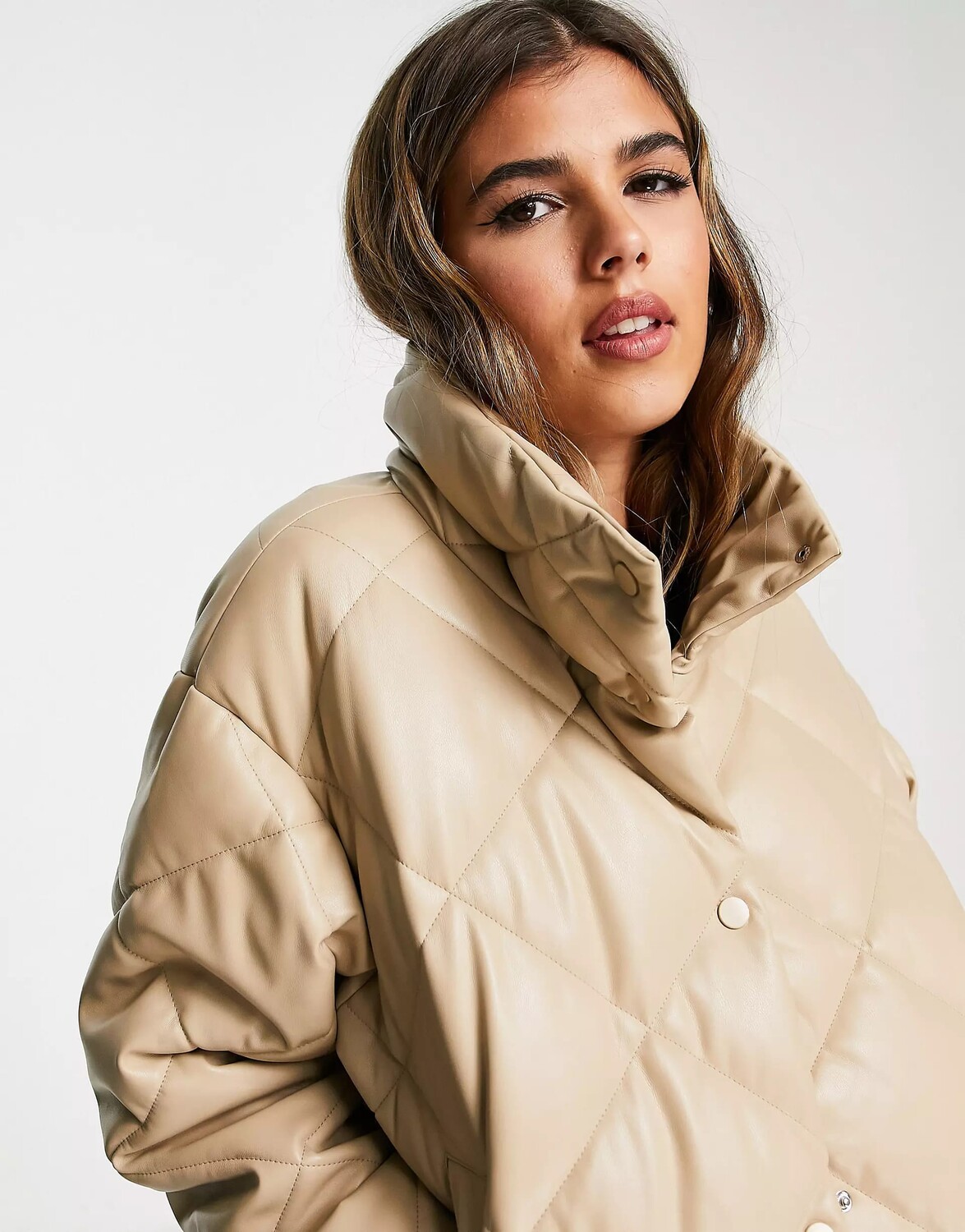 

Куртка Stradivarius Faux Leather Padded Puffer, бежевый