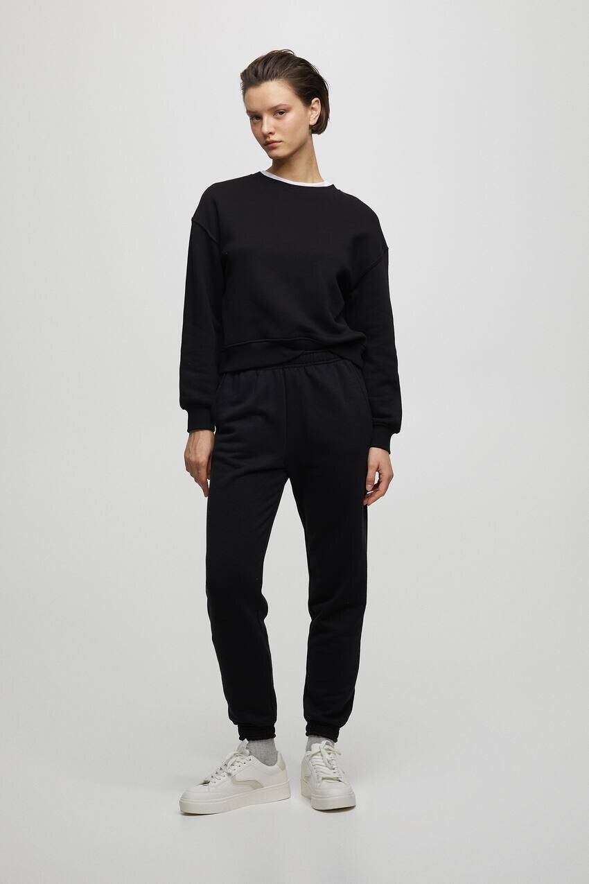 

Базовый спортивный костюм Pull&Bear, черный