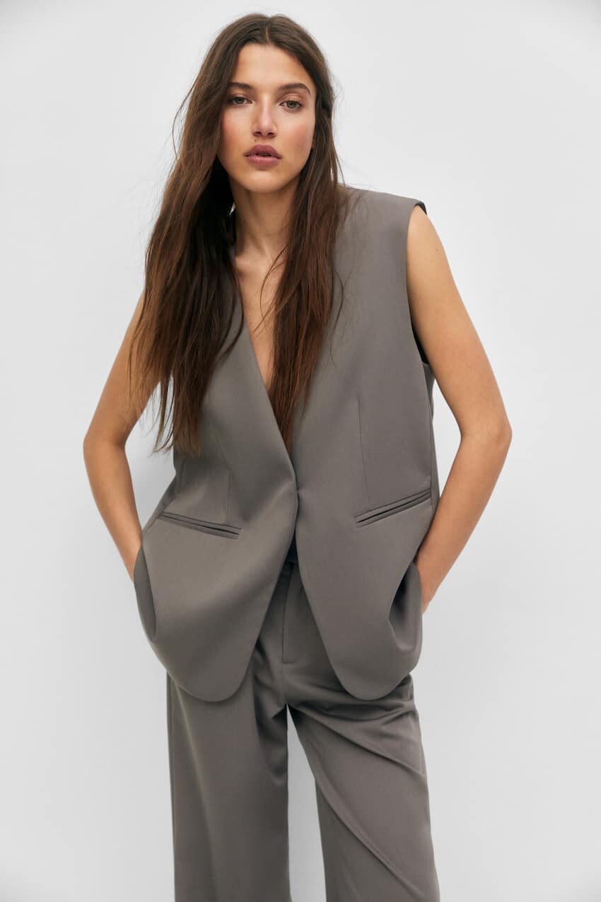 

Элегантный жилет на пуговицах Pull&Bear, серый