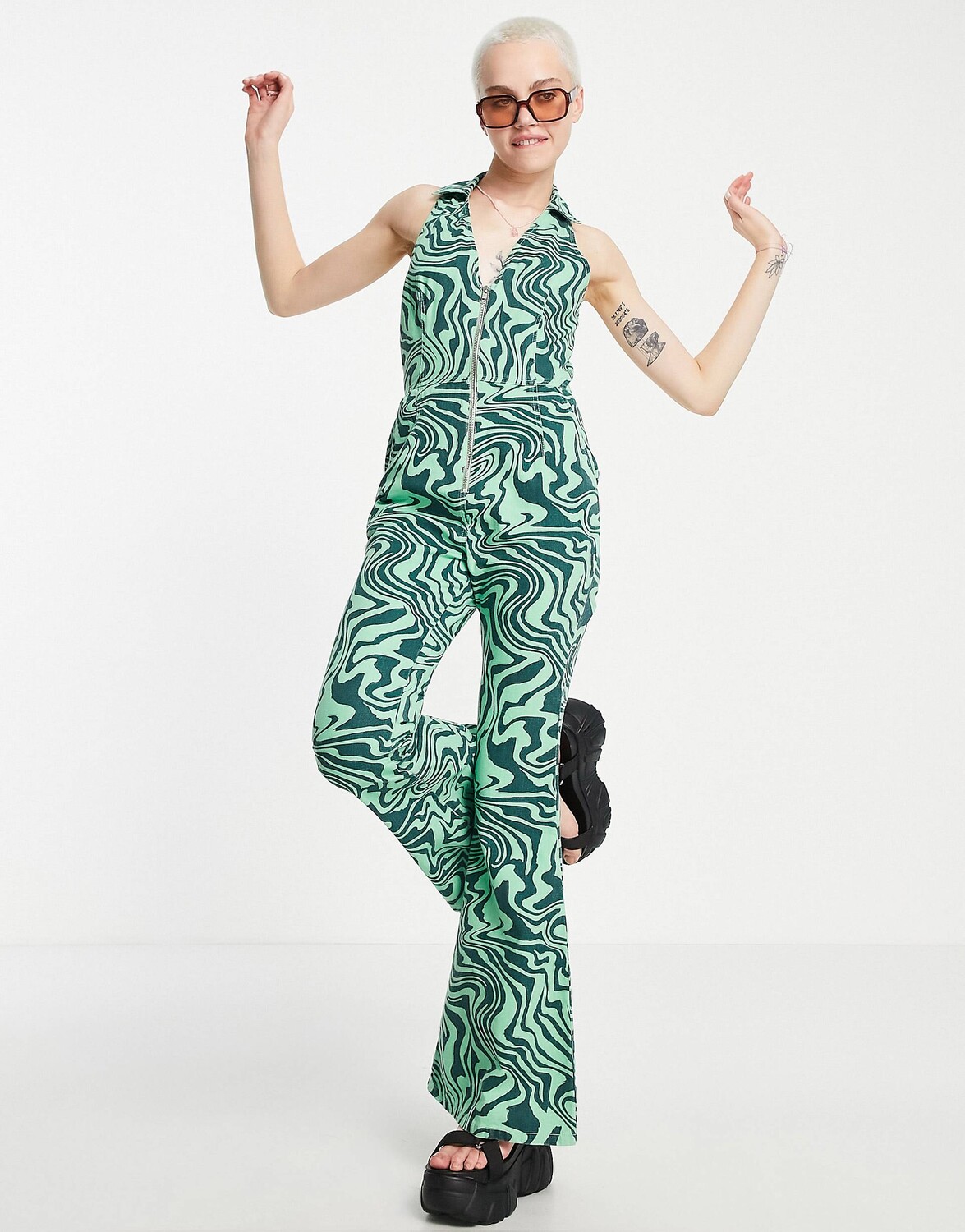 

Комбинезон из твила без рукавов с принтом в стиле 70-х ASOS DESIGN