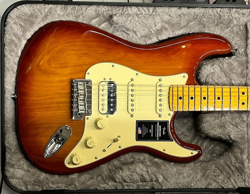 

Fender American Professional II Stratocaster HSS MN 2022 - Sienna Sunburst New Unplayed Auth Dlr 7lbs 1oz #792 American Professional II Stratocaster MN