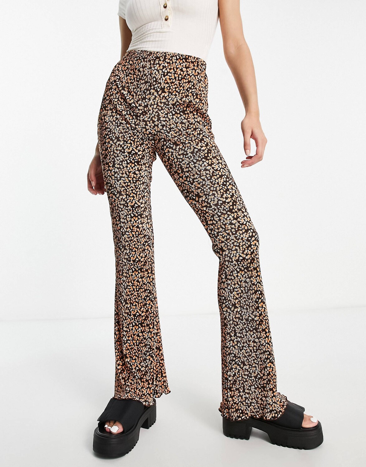

Коричневые расклешенные брюки плиссе с цветочным принтом Topshop