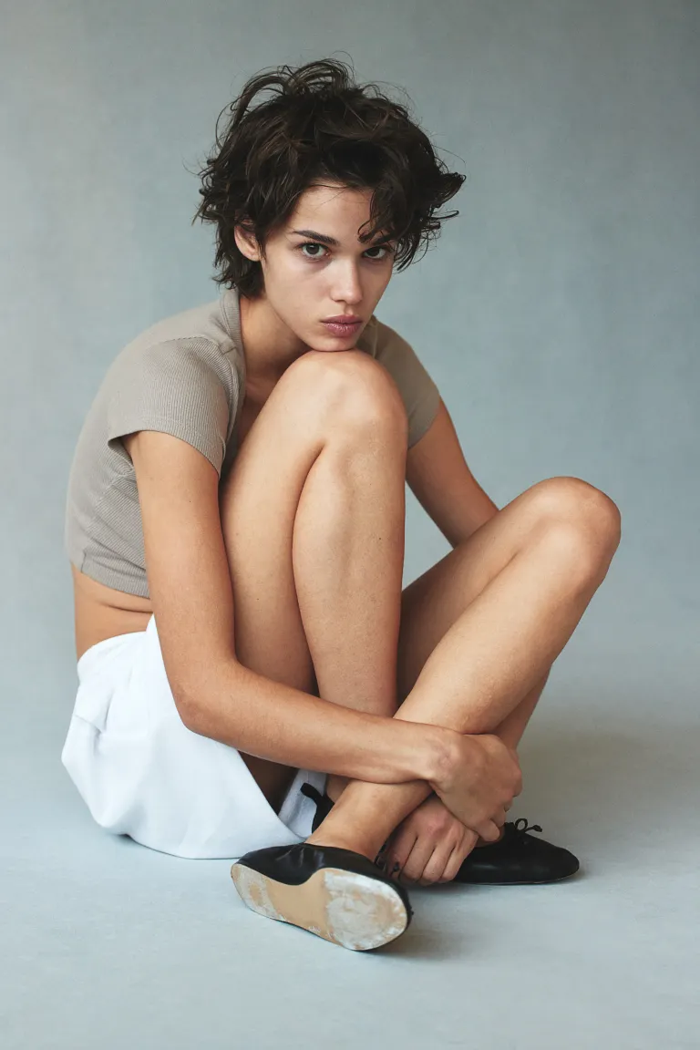 

Короткая футболка в рубчик H&M, серый