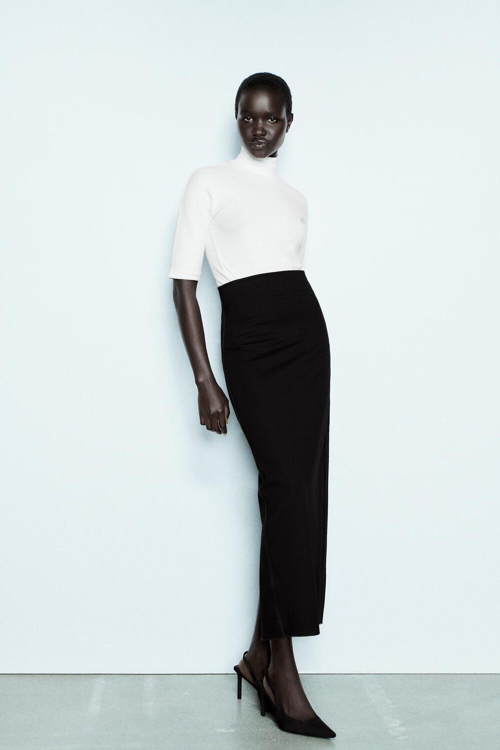 

Футболка из хлопка с вырезом ZARA, белый