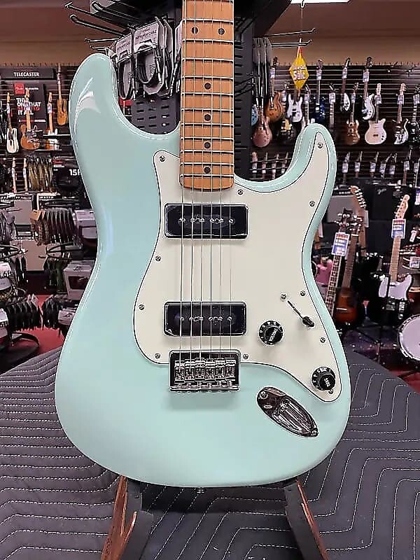 

Fender Noventa Strat Кленовый гриф Surf Green Noventa Strat Maple neck Surf Green