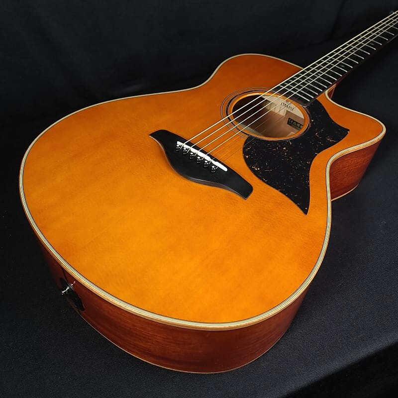 

Электроакустическая гитара Yamaha AC5M MIJ с жестким чехлом