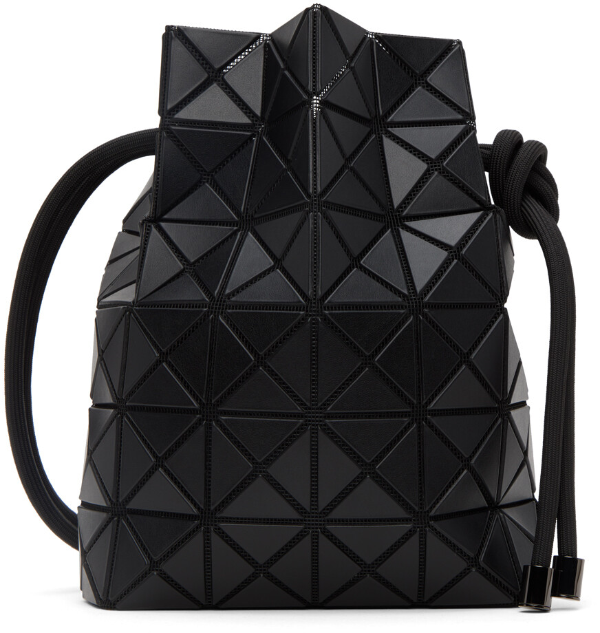 

Черная маленькая матовая сумка через плечо с отворотом Bao Bao Issey Miyake