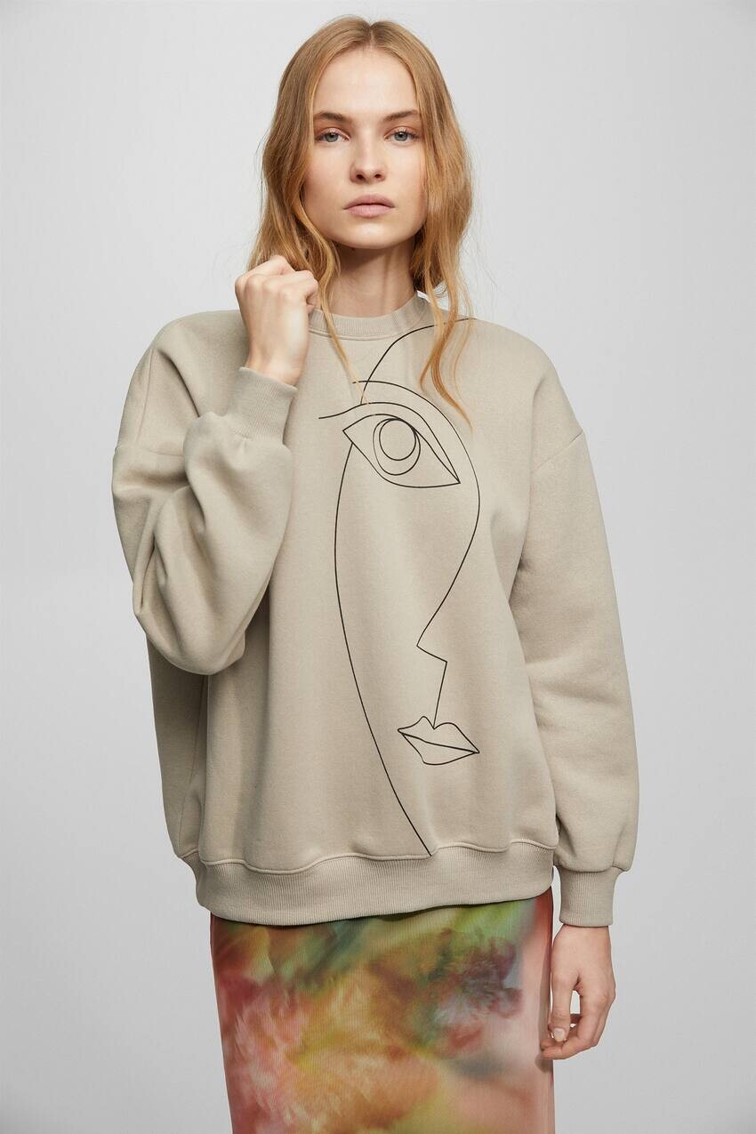 

Толстовка с изображением лица Pull&Bear