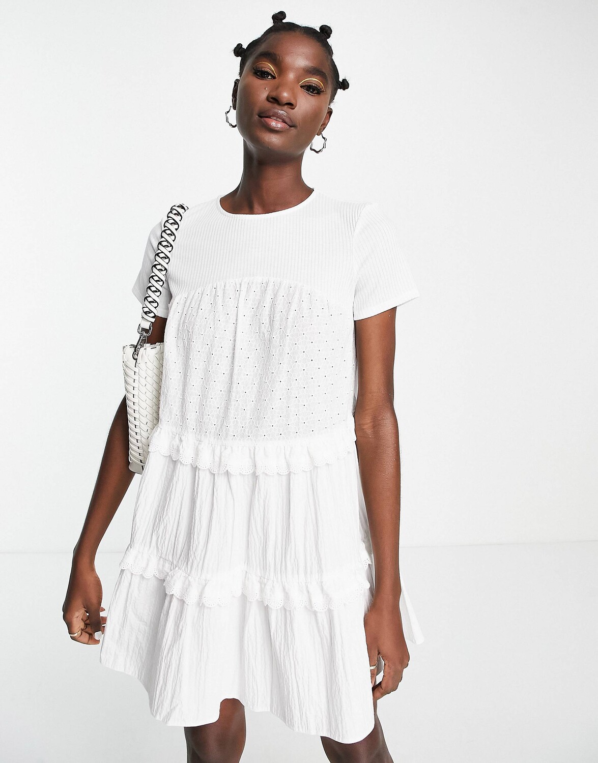 

Ярусное мини-платье цвета слоновой кости с вышивкой Topshop babydoll