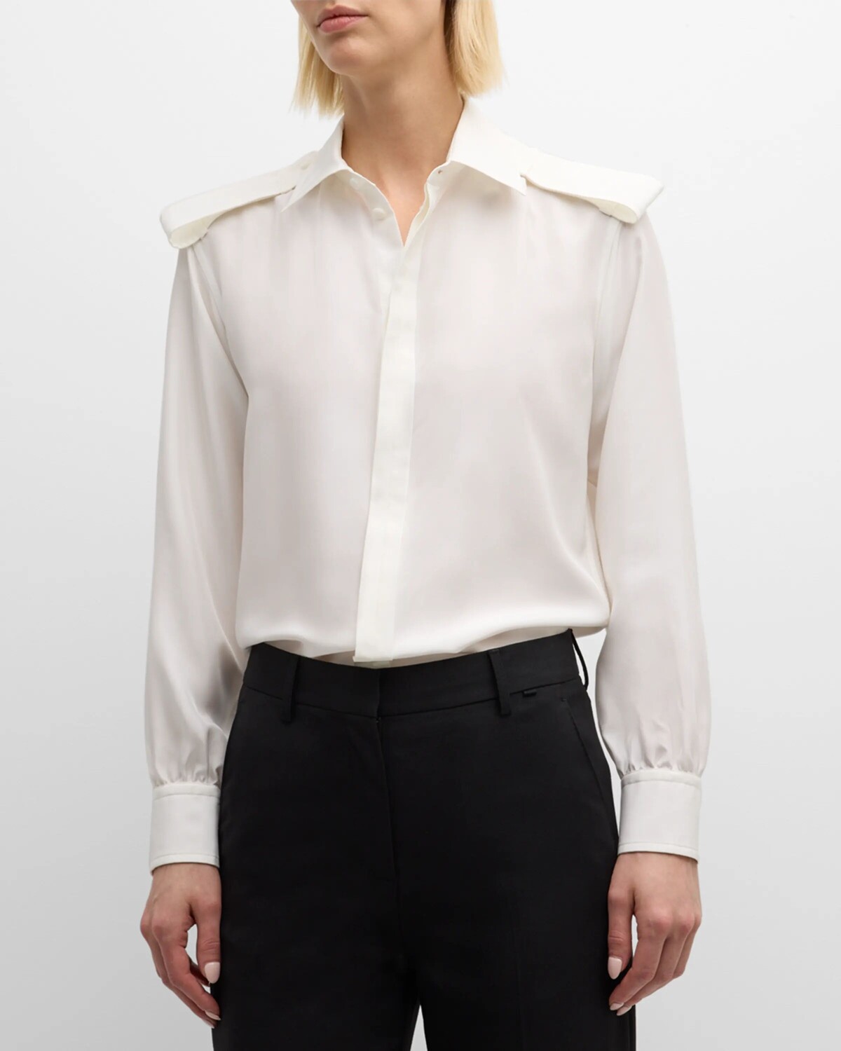 

Рубашка на пуговицах с поясом на плечах Burberry, цвет Off White