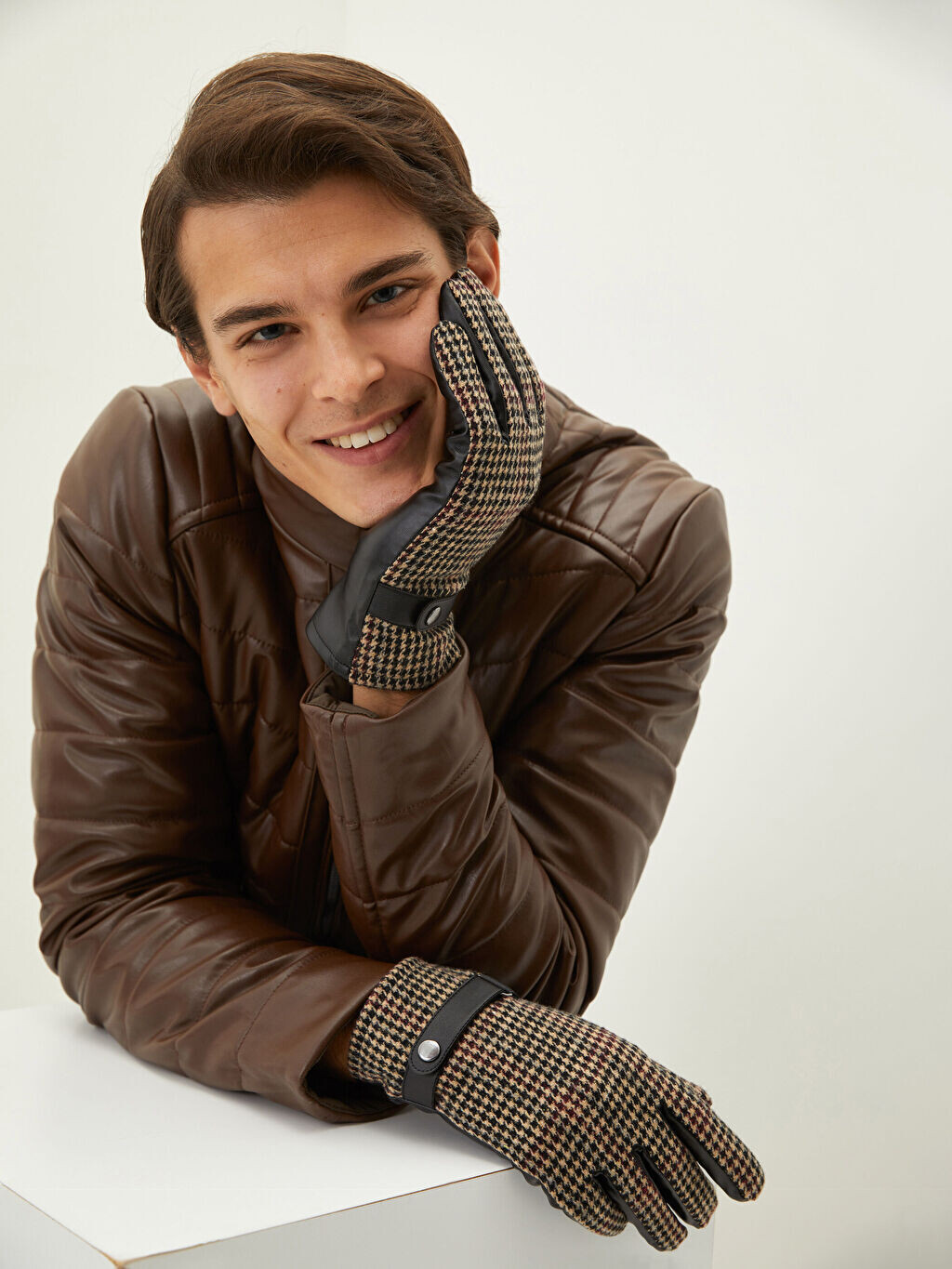 

Мужские кожаные перчатки Cachet с детальной сенсорной функцией LCW Accessories