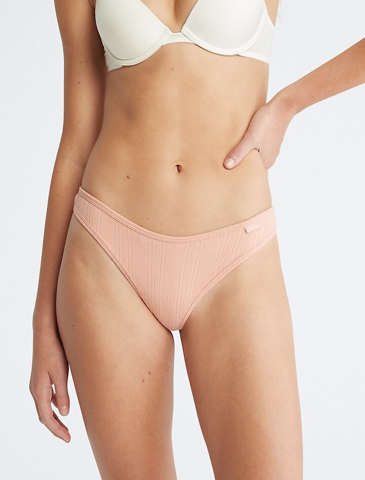 

Ребристые стринги Calvin Klein