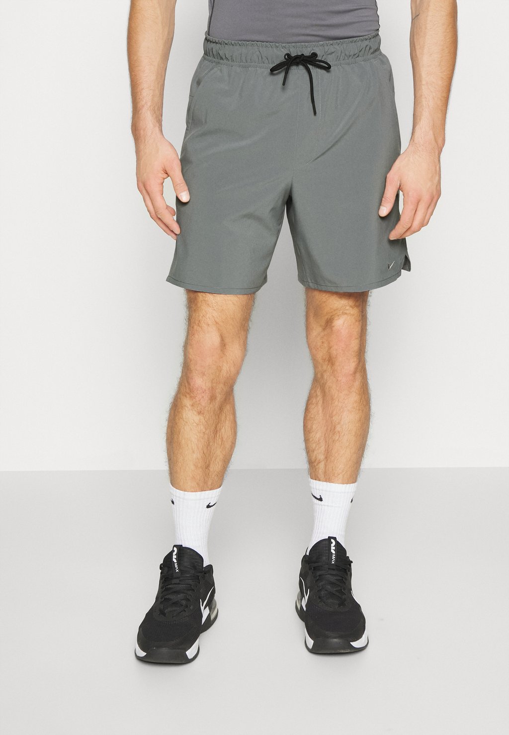 цена Спортивные шорты UNLIMITED Nike, дымчато-серый/черный