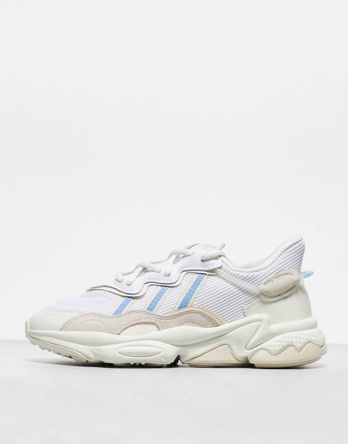 

Кремово-белые кроссовки adidas Originals Ozweego с синей отделкой