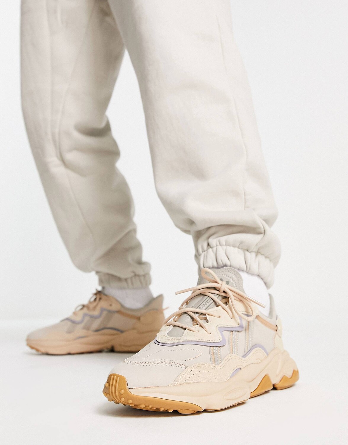 

Песочные кроссовки adidas Originals Ozweego, Бежевый