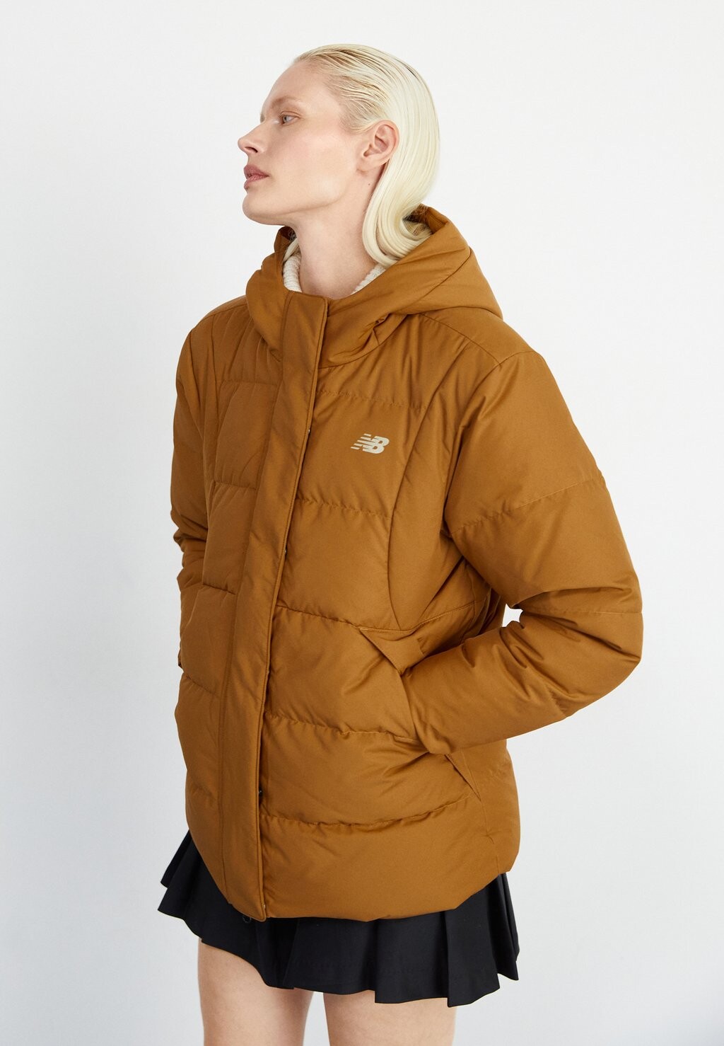 

Сантехника New Balance SOFT ALPINE ICON JACKET, коричневый
