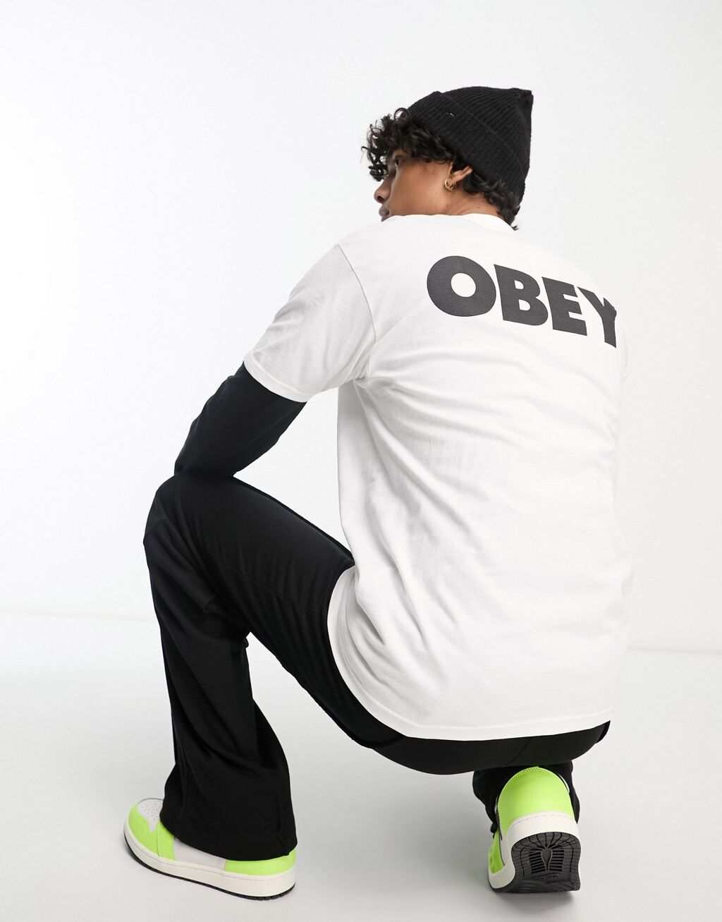 

Белая футболка с ярким логотипом на спине Obey, Белый