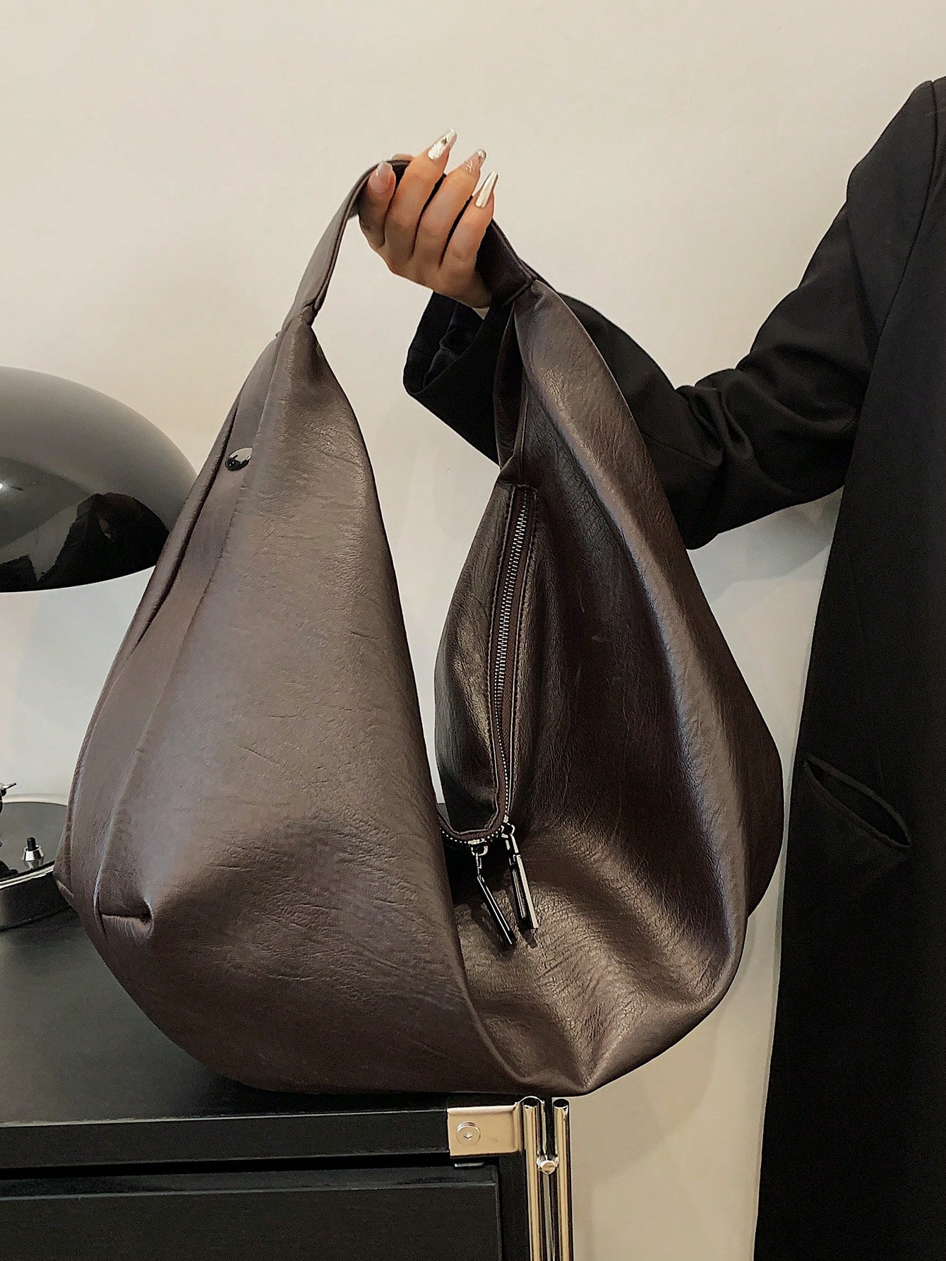 2023 новая женская сумка-тоут на одно плечо, кофейный коричневый 12storeez сумка рюкзак из кожи большая