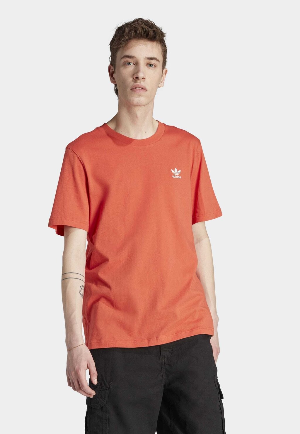 

Футболка с принтом Trefoil Essentials adidas Originals, цвет preloved red