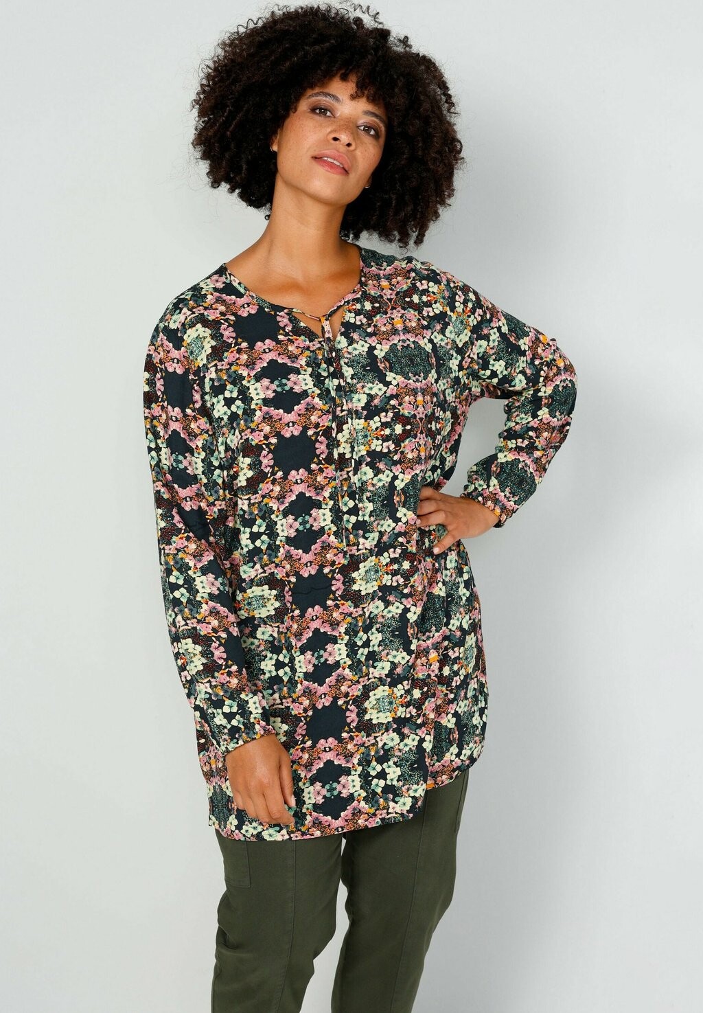 

Туника FLORALER ALLOVERDRUCK V-AUSSCHNITT LANGARM Angel of Style, цвет multicolor