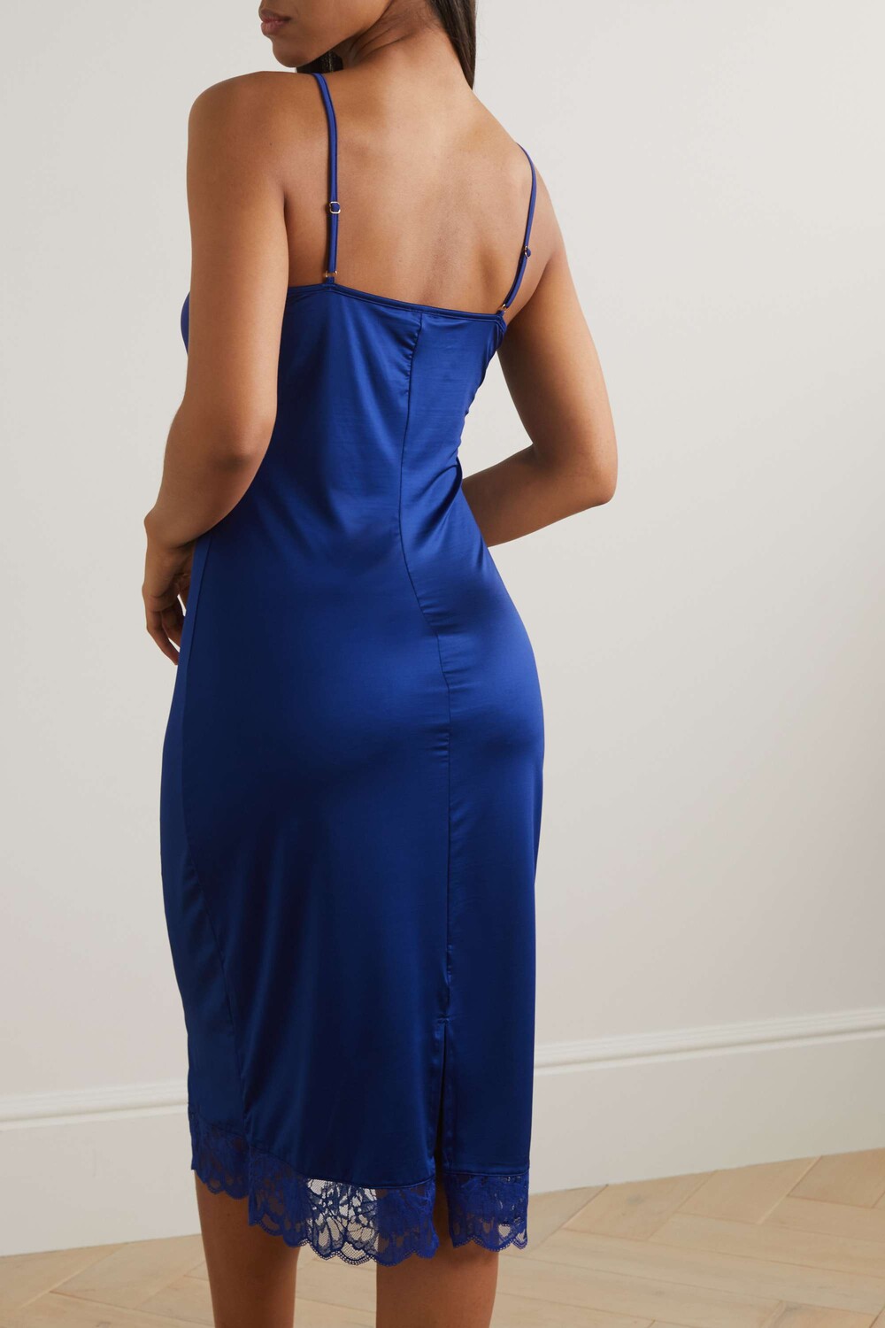 

HANRO Mae модальная ночная рубашка TENCEL с кружевной отделкой, синий
