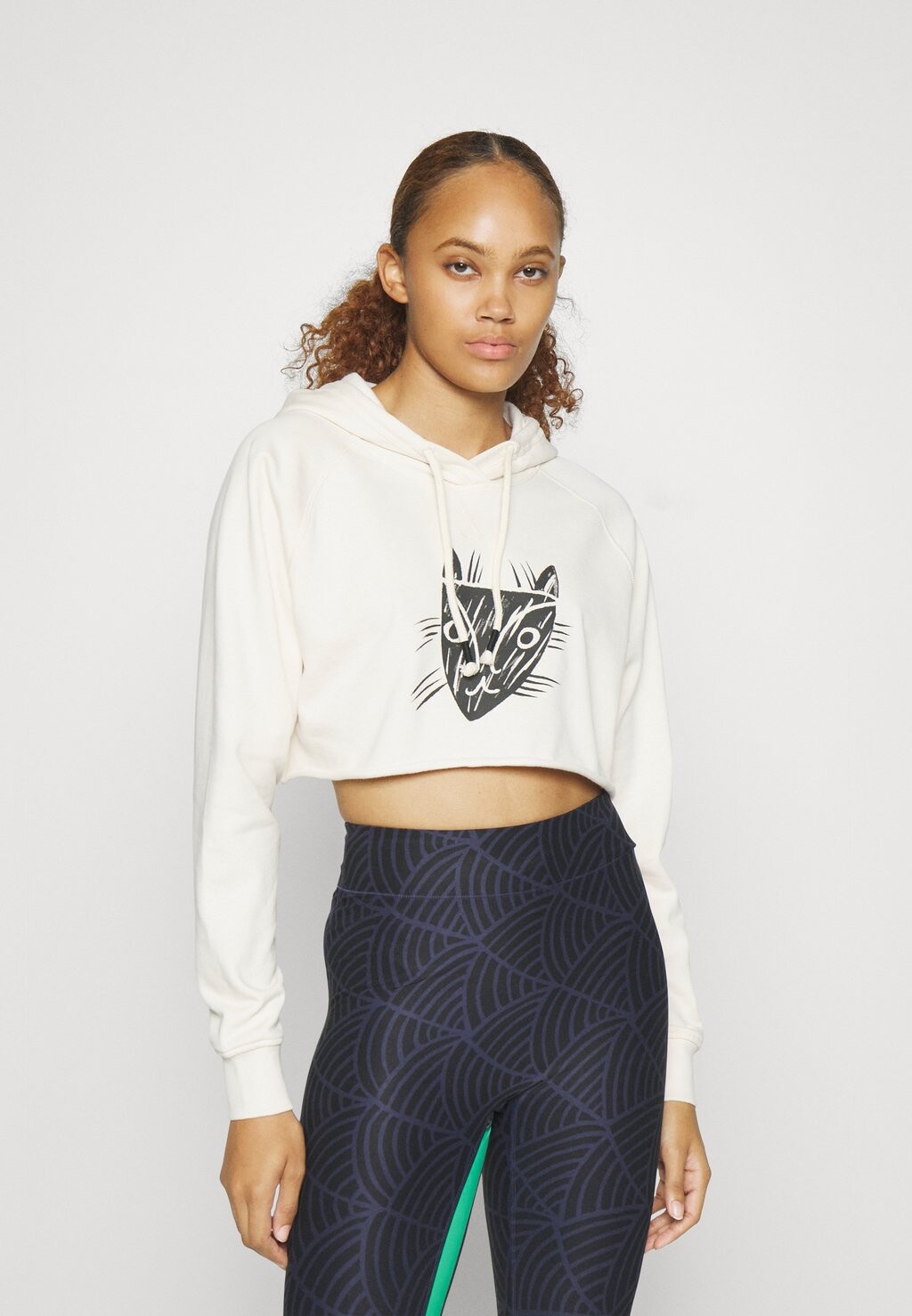 

Толстовка LEMLEM CROPPED Puma, призрачный перец
